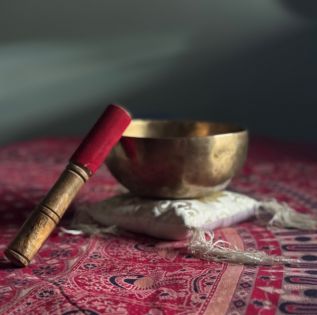 Ambiance apaisante pour un massage intuitif et un accompagnement bien-être de la femme à Ecquevilly et Versailles
